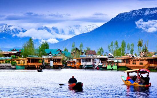 Domestic airlines add 7 new flights to Srinagar for the summer season